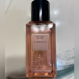 Victoria Secret Travel Bombshell